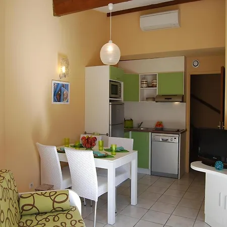 Sunlit Duplex Maisonette Near The Feriehus *