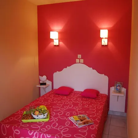 Sunlit Duplex Maisonette Near The Saint-Cyprien (Pyrenees-Orientales)